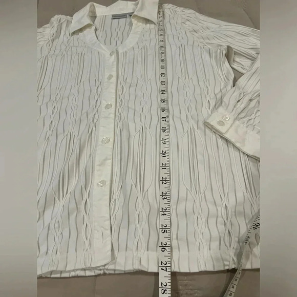 Chico’s winter white blouse. Fabric detail some sheer, some raised texture Sz 3 - Picture 8 of 8